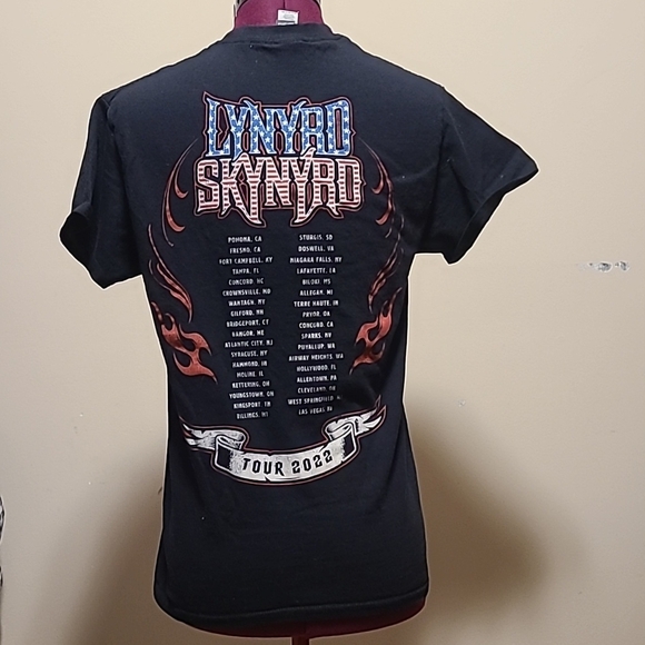 Black Tour 2022 Men's Shirt - Picture 1 of 2